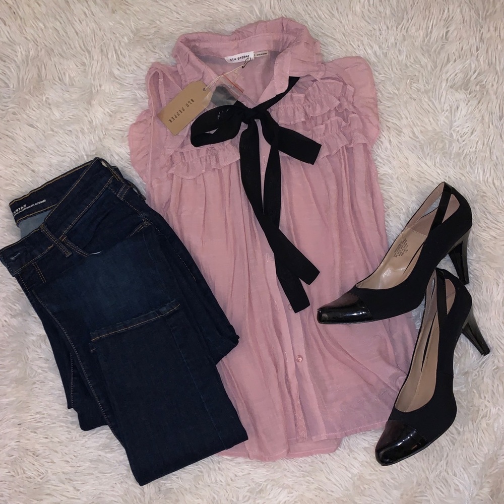 VICI Collection Pink Sleeveless Blouse w Bow Necktie